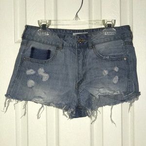 Jean booty shorts